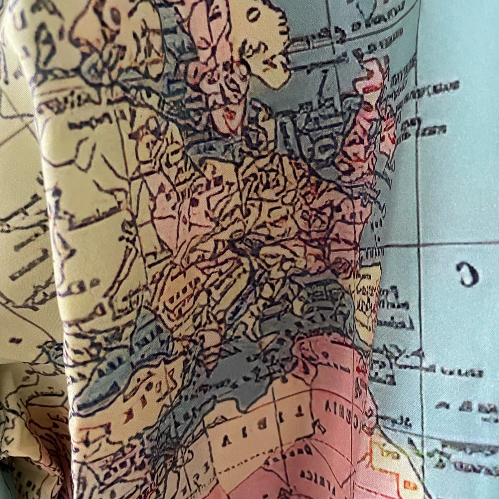 Unique map blouse - Picture 5 of 6